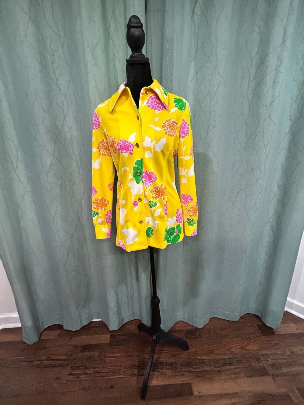 Vintage 60s 70s Yellow Floral Print Long Sleeve Button Shirt Jacket/Blazer